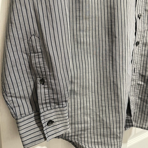 Burberry shirt - Picture 2 of 7